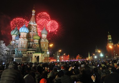بالفيديو: روسيا تحتفل بحلول رأس السنة تسع مرات