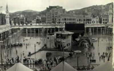 صور نادرة للكعبة والطواف سباحة في عام 1941 حسب تأريخ الصور