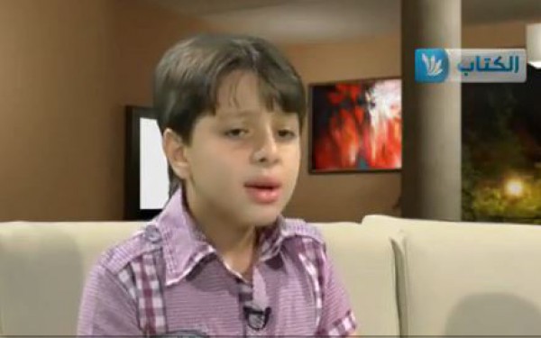 في قناة محلية في غزة : تحقيق أمنية طفل موهوب بتعيينه مذيعاً على الهواء مباشرة   دنيا الوطن