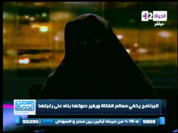 مصرية نصفها الأعلى أنثى والسفلى ذكر تثير الجدل