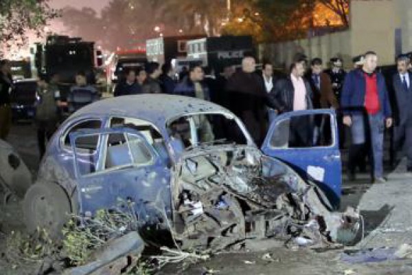 الداخلية المصرية قتيل وخمسة جرحى في خمسة انفجارات بالقاهرة