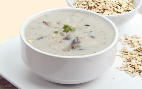 حساء الدجاج مع الفطر والشوفان