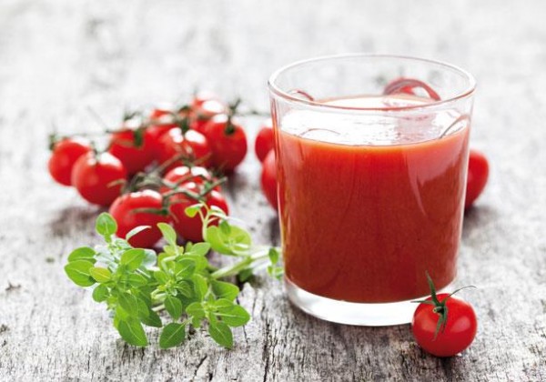 كوب عصير طماطم يومياً يحميك من سرطان البروستاتا