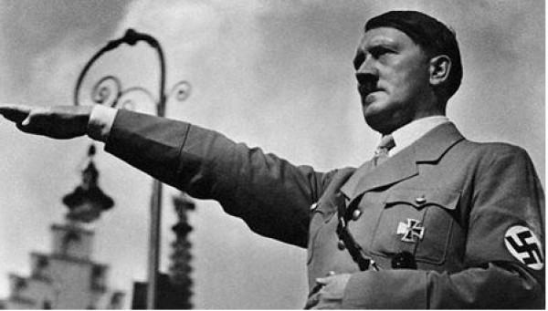 عميل بجهاز الـ"سي آي إيه" يكشف لغز وفاة هتلر