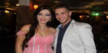 الفنانة زينات تطلق ألبومها الأول في عمان وتقف دقيقة صمت عن روح شهداء غزة والعراق والجيش اللبناني