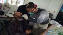 كلية طب الأسنان تنفذ حملة فحص و توعية سنية للمواطنين في مراكز الإيواء بخانيونس