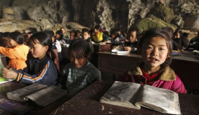 صور مدهشة لمدرسة داخل كهف في الصين