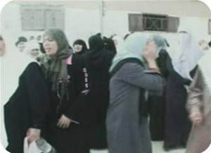 صور المسيرة النسائية التي خرجت في بيت حانون لفك الحصار عن المقاتلين في مسجد النصر