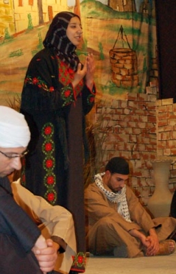 صور..غزة تتحدى وتصنع مسرحاً جميلاً تحت القصف الصاروخي الإسرائيلي