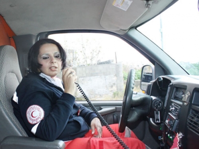 فتاة من طولكرم أول سائقة سيارة إسعاف فلسطينية..شاهد الصور