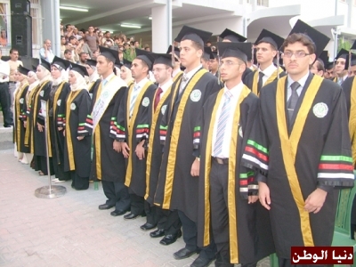 جامعة الأزهر بغزة تحتفل بتخريج الفوج الثالث عشر من طلبة الكليات العلمية..قائمة بأسماء الخريجين وصور الاحتفال