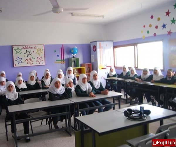 بالصور لأول مرة بالقطاع ... افتتاح صف دراسي نموذجي مجهز بأحدث الوسائل ...