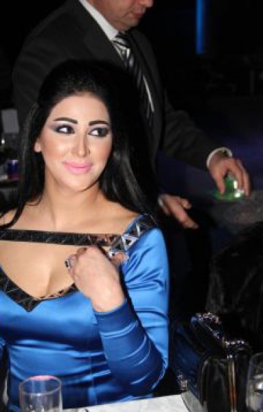 بالصور:ما هو سر الشبه بين طليقة صابر الرباعي وزوجته الثانية؟ 3910023892