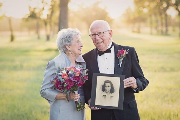 عجوزان يلتقطا صور زفافهما في ذكرى زواجهما الـ70   3910735055