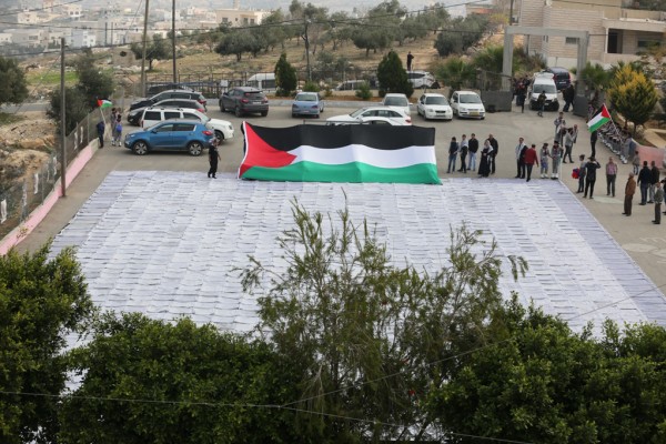 الفلسطينيون يحتفلون بيوم الكوفية 3910928995