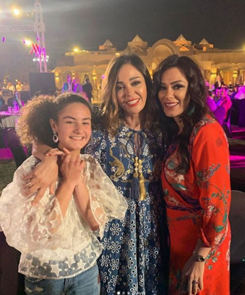 داليا البحيري تحتفل بنجاح ابنة زوجها الفنانة الشابة داليا البحيري تحتفل بنجاح ابنة زوجها الفنانة الشابة