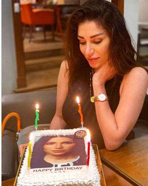 الفنانة السورية سارة نخلة تحتفل بأول عيد ميلاد بعد انفصالها عن الفنان المصري أحمد عبدالله محمود برسالة مؤثرة الفنانة السورية سارة نخلة تحتفل بأول عيد ميلاد بعد انفصالها عن الفنان المصري أحمد عبدالله محمود برسالة مؤثرة