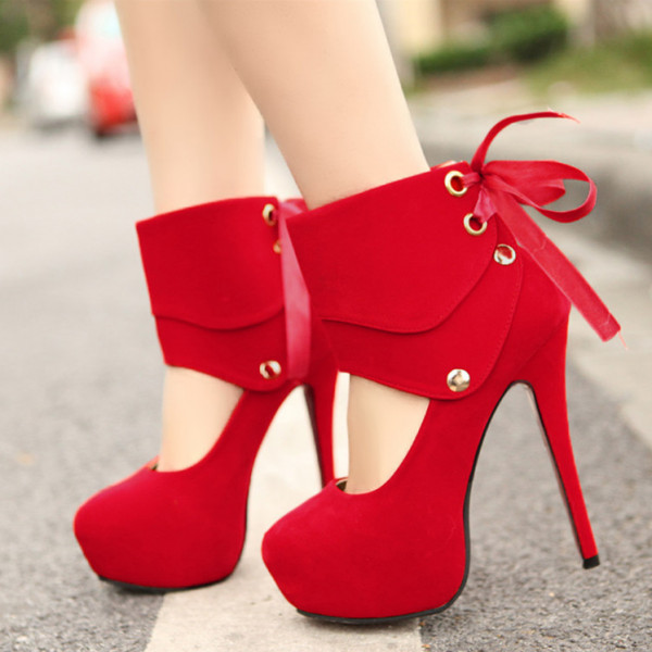  لتنسيق الأزياء المناسبة مع الحذاء الأحمر 3911055291