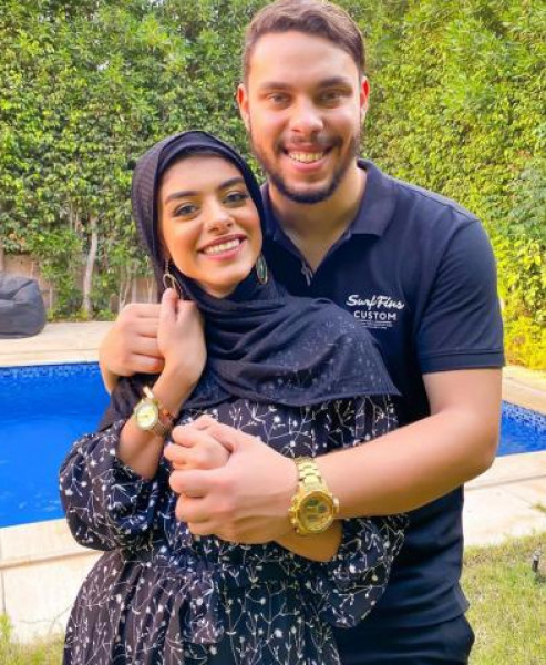 صور: أول ظهور لليوتيوبر أحمد حسن وزوجته زينب بـ"الحجاب" بعد إخلاء سبيلهما   3911105873