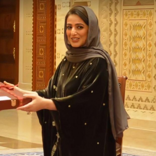 هاشتاج "السيدة الجليلة" يتصدر (تويتر).. الظهور الأول لحرم سلطنة عمان يخطف الانظار  3911110473