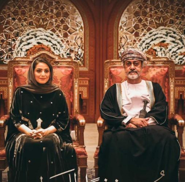 هاشتاج "السيدة الجليلة" يتصدر (تويتر).. الظهور الأول لحرم سلطنة عمان يخطف الانظار  3911110474