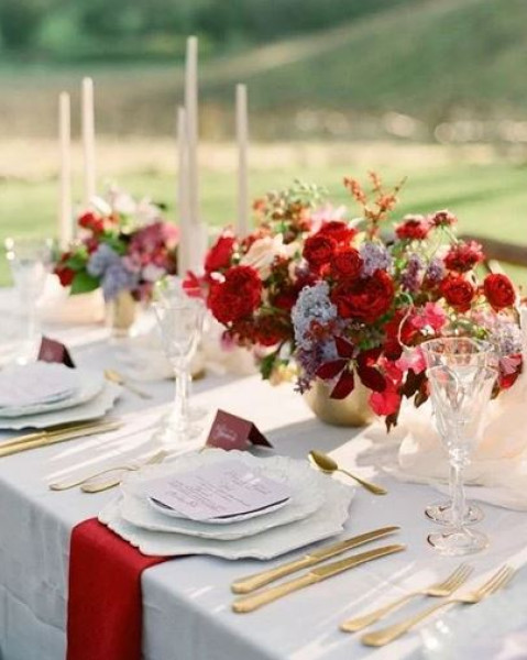 لحفل زفاف رومانسي دافئ.. اختاري الزهور الحمراء 3911210177