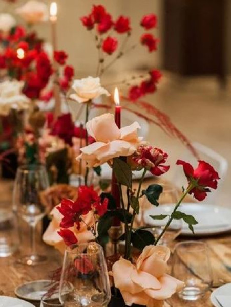 لحفل زفاف رومانسي دافئ.. اختاري الزهور الحمراء 3911210178