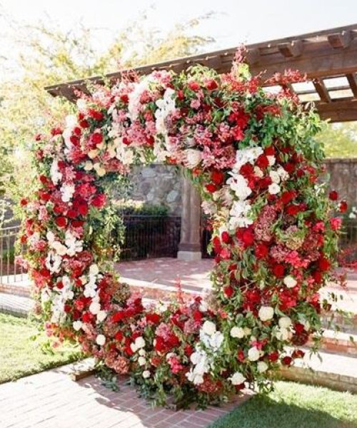 لحفل زفاف رومانسي دافئ.. اختاري الزهور الحمراء 3911210182