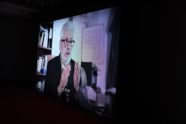  قامات تطلق العرض الأول لفيلم أرض تمشي معه 