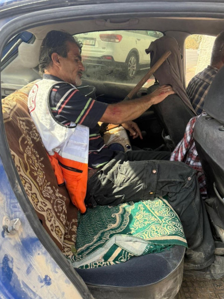 16 إصابة بينهم صحافيون ومتضامنون أجانب في اعتداءات المستوطنين وجنود الاحتلال شمال الضفة