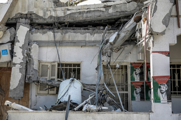 نازحون يلجأون إلى منزل ياسر عرفات المدمر في غزة..صور