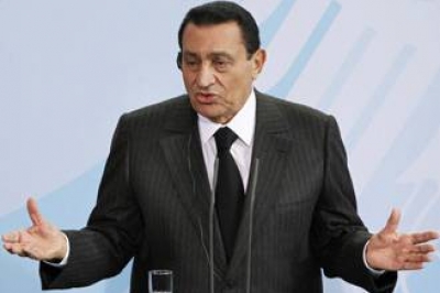 النائب العام المصري يأمر بإستمرار بقاء مبارك في مستشفى سجن طره