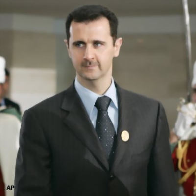 كيري يلمح لضغط عسكري على الأسد لتغيير السلطة
