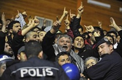 شاهد فيديو ثورة الأتراك على فريق كرة السلة الاسرائيلي