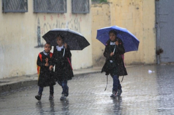 غزة: التعليم تعلن تعطيل الدوام المدرسي بسبب سوء الأحوال الجوية