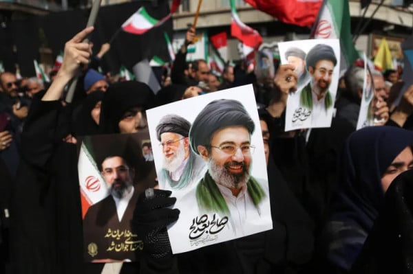 اخبار العالم – خلاف حول إصابة مجتبى خامنئي في الضربات الأمريكية الإسرائيلية