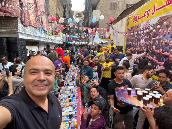 بطول 1000 متر.. أطول مائدة إفطار تتصدر الترند في مصر (فيديو)