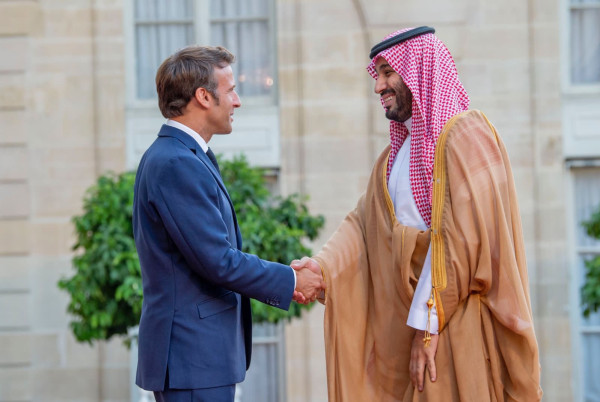 ولي العهد السعودي يلتقي ماكرون في باريس اليوم