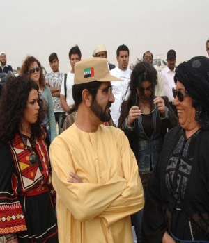الشيخ محمد بن راشد يزور موقع تصوير مسلسل صراع على الرمال