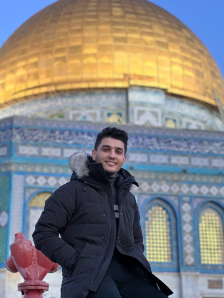 الفنان محمد عساف ينشر صوراً له من باحات المسجد الأقصى