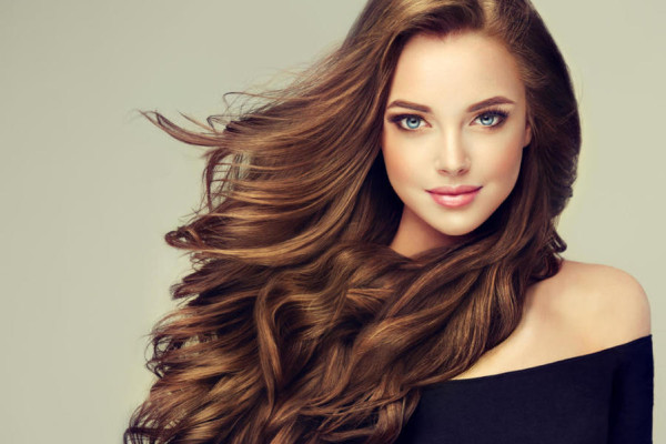 ما هي أفضل الزيوت المستخدمة للحصول على شعر صحي وكثيف؟
