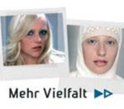 قيادية إسلامية سابقة بألمانيا تتنازل عن حجابها لأحد المتاحف بعد 30 عاما من ارتدائه