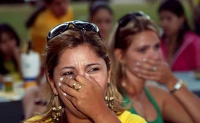 الحزن والوجوم يخيم على مشجعي منتخب السامبا في غزة