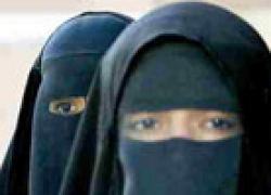 الإفراج عن سعودية والسماح لها بقيادة سيارة لأسباب إنسانية