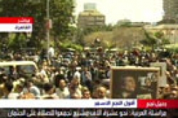 عشرات الآلاف ونجل مبارك يشاركون في تشييع الفنان أحمد زكي