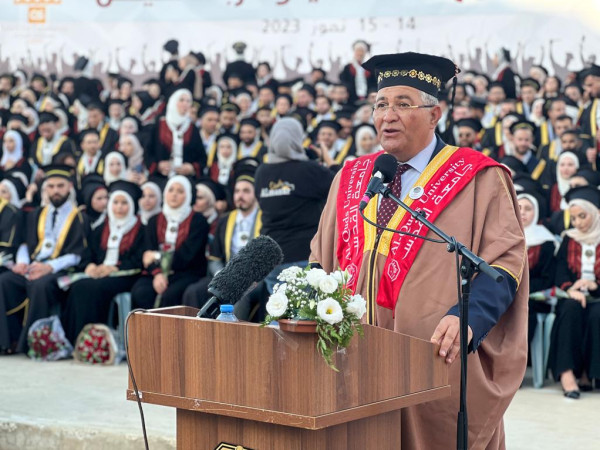جامعة القدس تحتفل بتخريج الدفعة الأولى للفوج(42) من طلبة الكليات الطبية والهندسة والعلوم التربوية