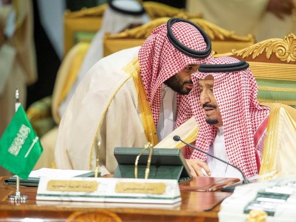 تفاصيل رسالتين من الرئيس الإيراني للعاهل السعودي وولي العهد