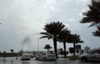 السعودية:الجثث طفت على سطح الماء و السيول جرفت السيارات للوديان والمناطق الخالية