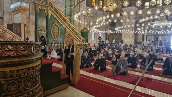 ما حكم أداء صلاة الجمعة في المساجد الصغيرة مع توافر الأكبر؟