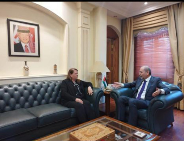 تفاصيل لقاء وزير الخارجية الأردني مع فدوى البرغوثي